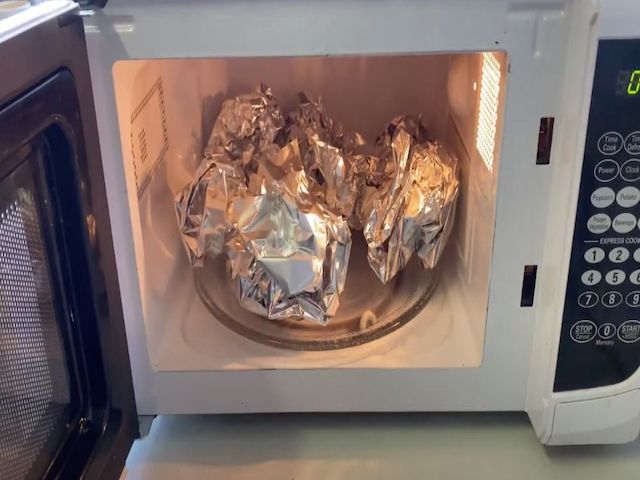 can you microwave aluminium foil