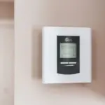 Smart thermostat to manage and monitor energy usage