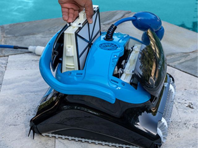 Above ground pool vacuum robot - Dolphin Nautilus CC Plus