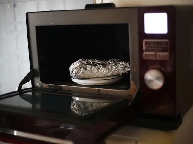Can you microwave aluminum foil